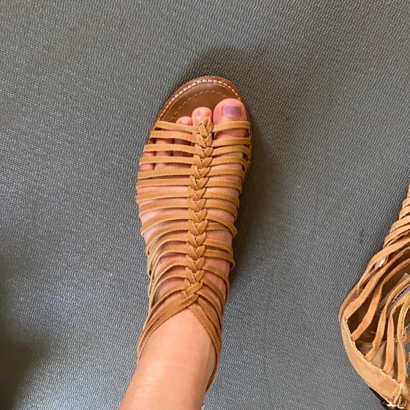 Steve Maden Sandals - Picture 1 of 3